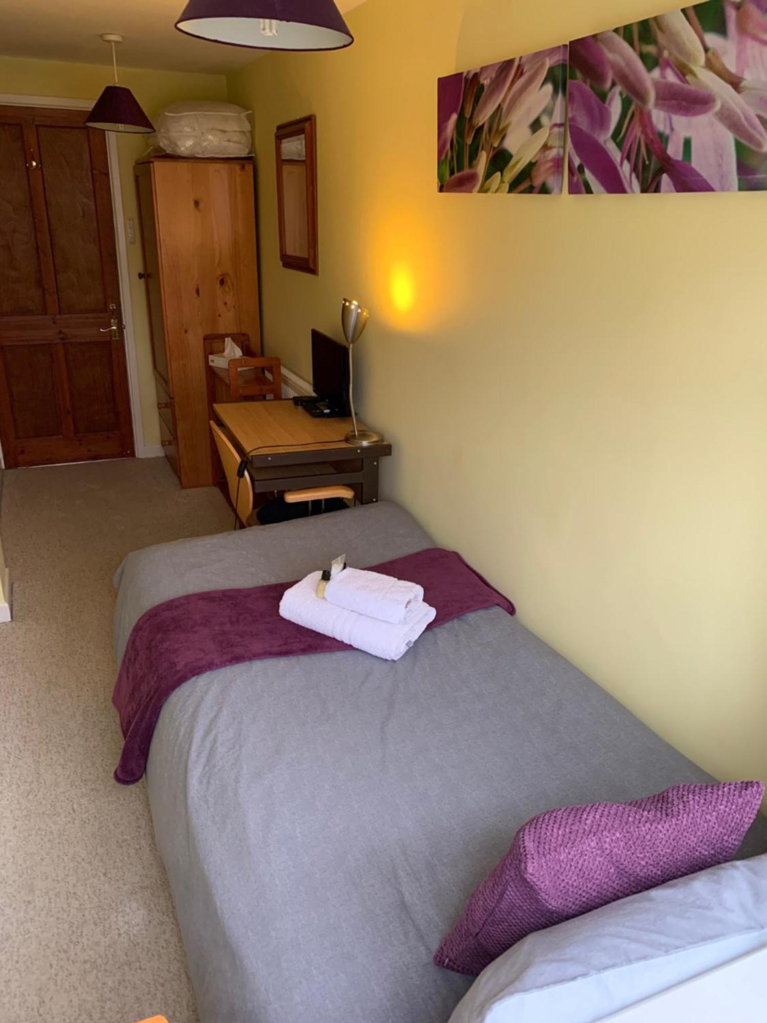 The Holly Tree Bed & Breakfast Cambridge